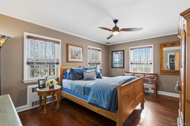 30 Glenwood Lane, East Hills, NY 11577