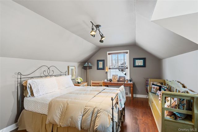 30 Glenwood Lane, East Hills, NY 11577