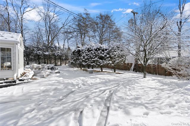 30 Glenwood Lane, East Hills, NY 11577