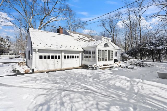 30 Glenwood Lane, East Hills, NY 11577