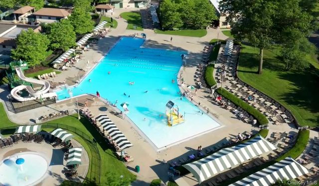 30 Glenwood Lane, East Hills, NY 11577