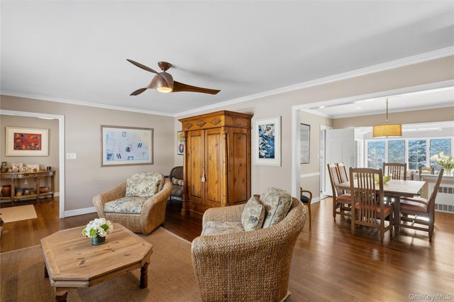 30 Glenwood Lane, East Hills, NY 11577