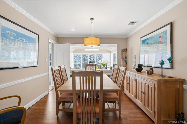 30 Glenwood Lane, East Hills, NY 11577