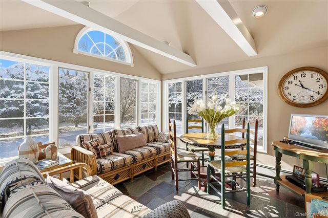 30 Glenwood Lane, East Hills, NY 11577