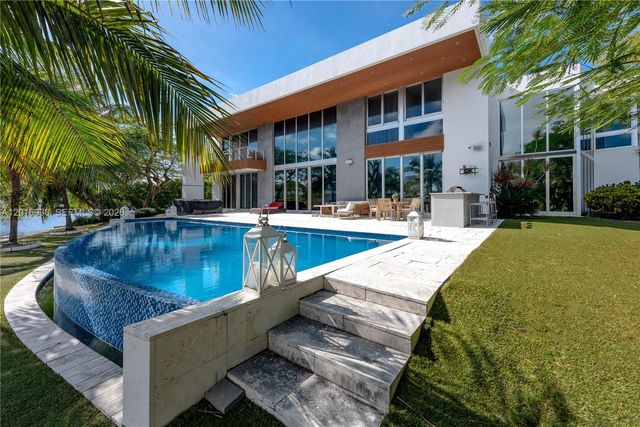 400 Tamarind Drive, Hallandale Beach, FL 33009