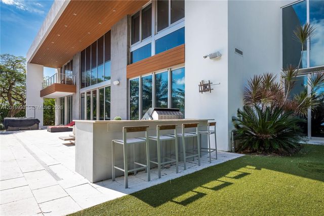 400 Tamarind Drive, Hallandale Beach, FL 33009