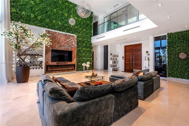 400 Tamarind Drive, Hallandale Beach, FL 33009
