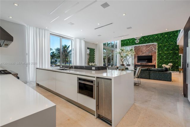 400 Tamarind Drive, Hallandale Beach, FL 33009