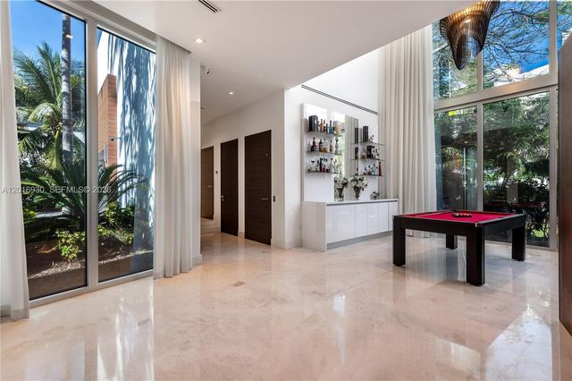 400 Tamarind Drive, Hallandale Beach, FL 33009