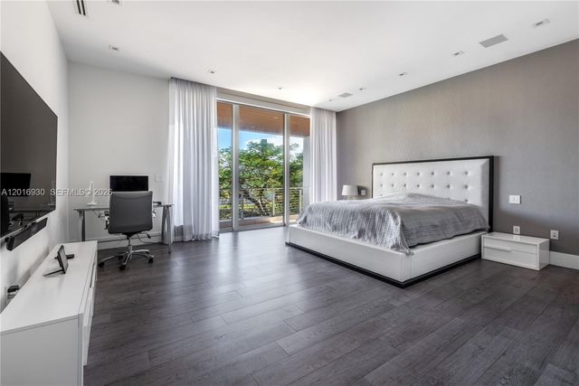 400 Tamarind Drive, Hallandale Beach, FL 33009