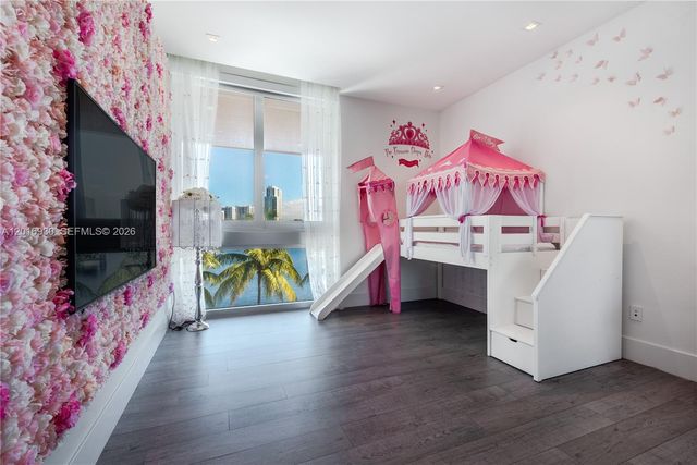 400 Tamarind Drive, Hallandale Beach, FL 33009