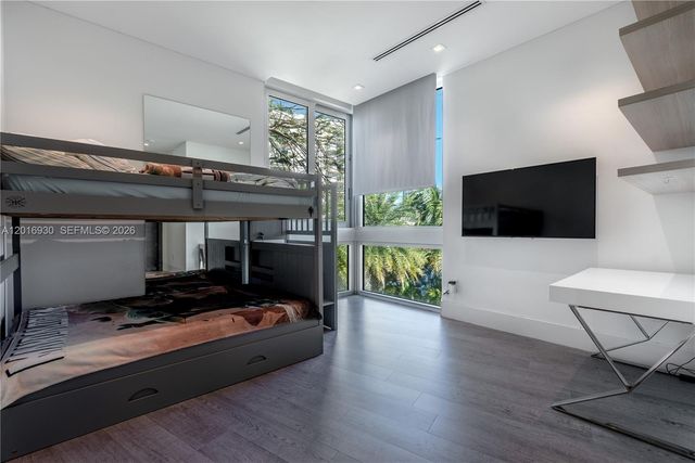 400 Tamarind Drive, Hallandale Beach, FL 33009