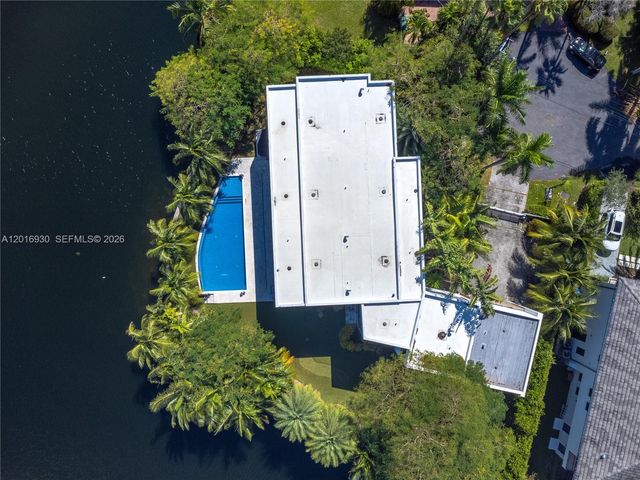 400 Tamarind Drive, Hallandale Beach, FL 33009