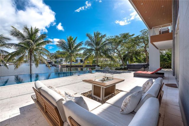 400 Tamarind Drive, Hallandale Beach, FL 33009