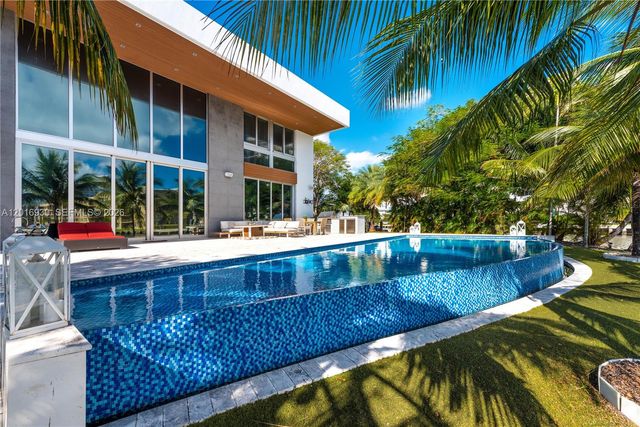 400 Tamarind Drive, Hallandale Beach, FL 33009