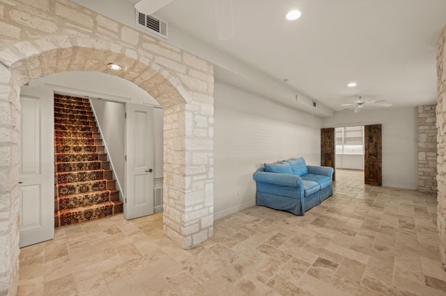 1005 Challenger, Lakeway, TX 78734