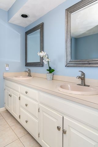 36 Bubbling Brook Rd, Walpole, MA 02081