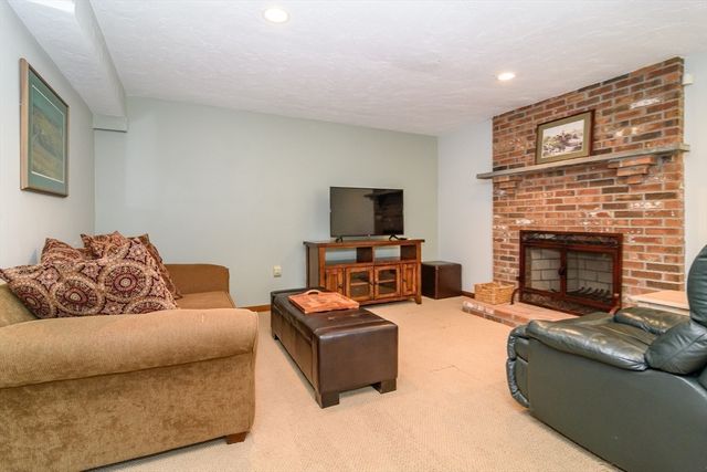 36 Bubbling Brook Rd, Walpole, MA 02081