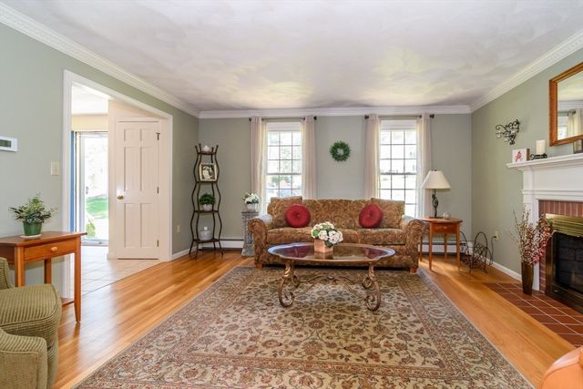 36 Bubbling Brook Rd, Walpole, MA 02081