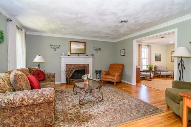 36 Bubbling Brook Rd, Walpole, MA 02081