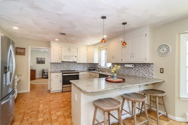 36 Bubbling Brook Rd, Walpole, MA 02081