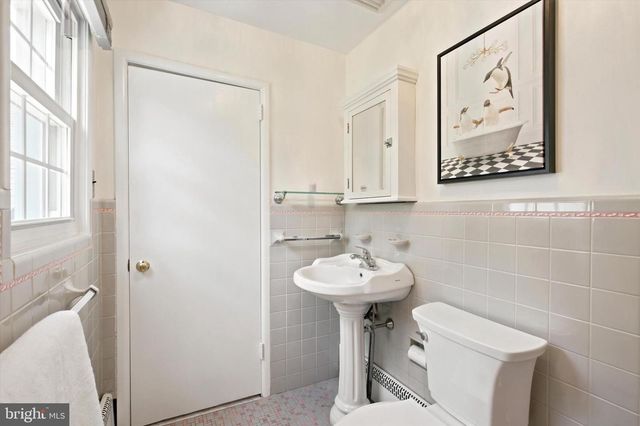 923 SUNSET DR, Blue Bell, PA 19422
