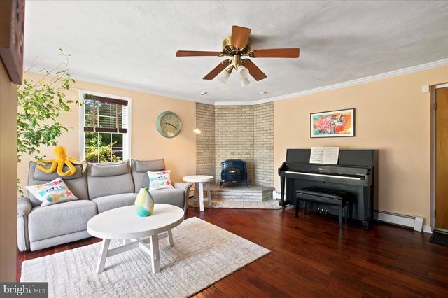 923 SUNSET DR, Blue Bell, PA 19422