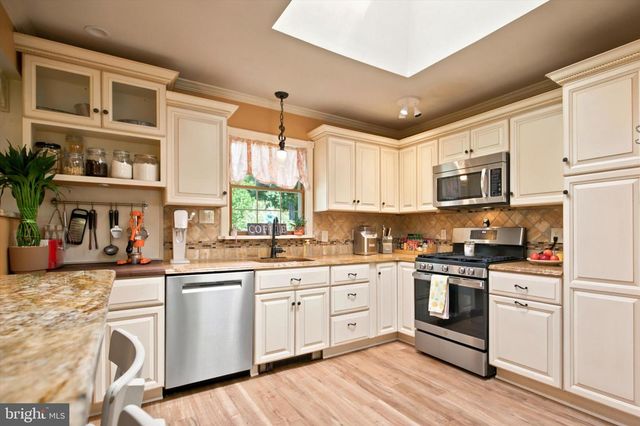 923 SUNSET DR, Blue Bell, PA 19422