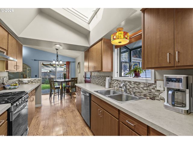 17125 Se Stephens St, Portland, OR 97233