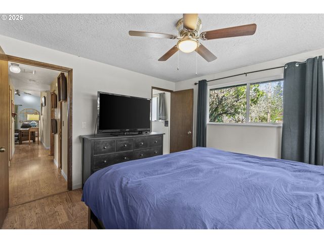 17125 Se Stephens St, Portland, OR 97233