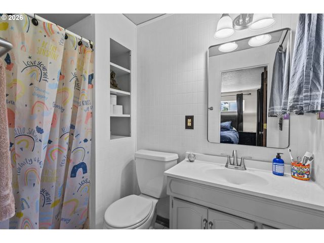 17125 Se Stephens St, Portland, OR 97233