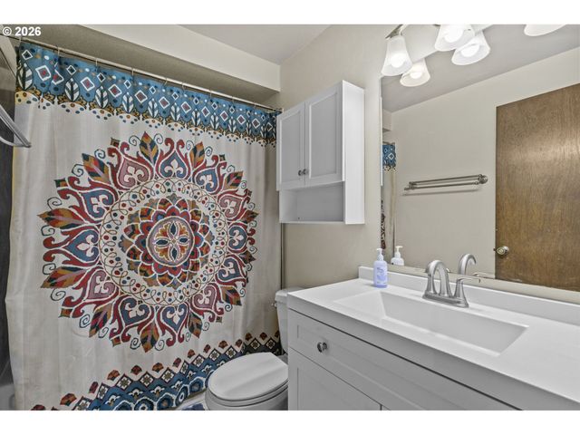 17125 Se Stephens St, Portland, OR 97233