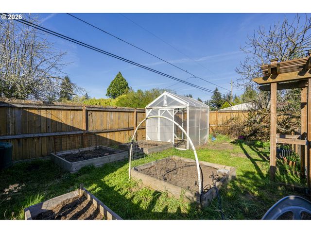 17125 Se Stephens St, Portland, OR 97233