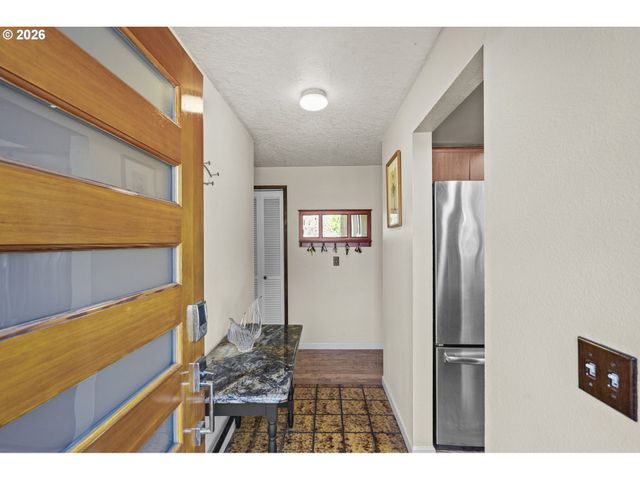 17125 Se Stephens St, Portland, OR 97233