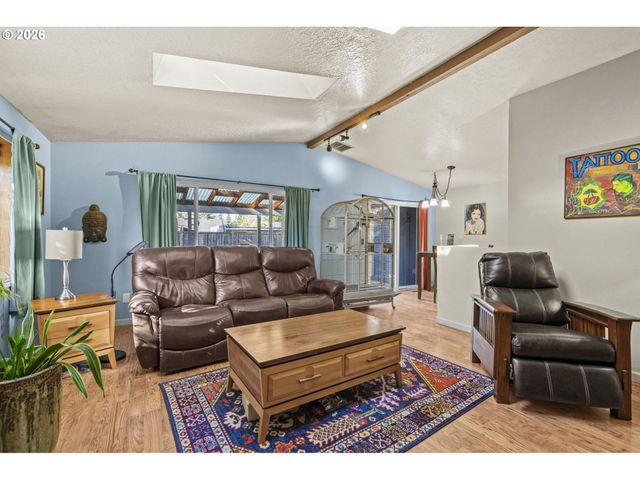 17125 Se Stephens St, Portland, OR 97233