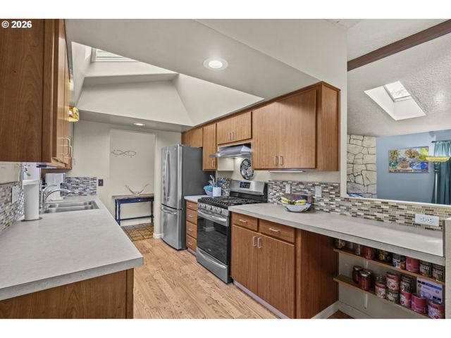 17125 Se Stephens St, Portland, OR 97233