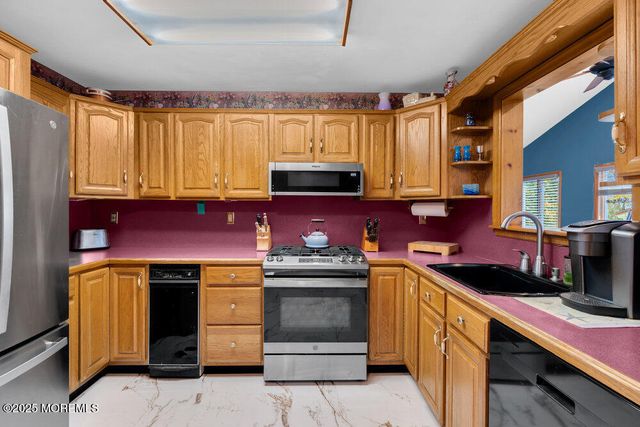 300 Beachwood Way, Cliffwood Beach, NJ 07735