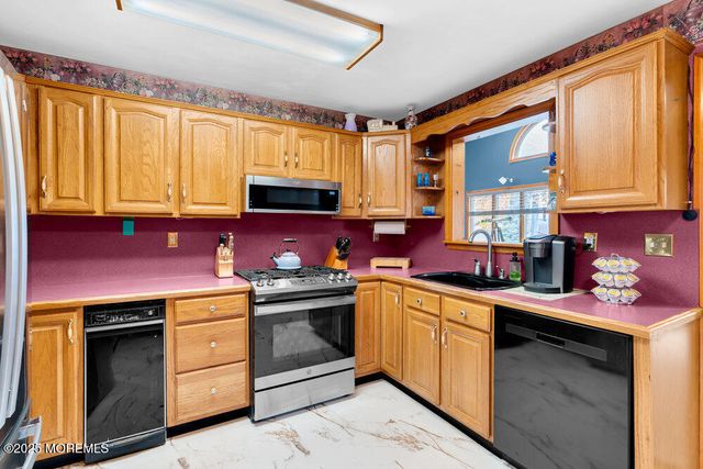 300 Beachwood Way, Cliffwood Beach, NJ 07735