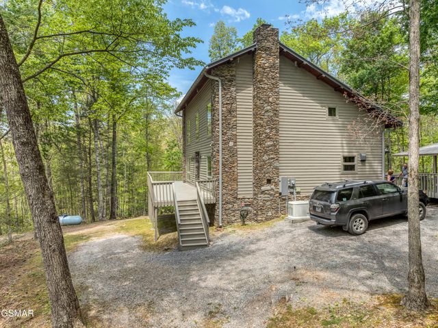 2210 Turkey Roost Road, Walland, TN 37886