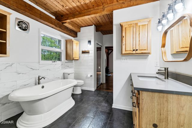 2210 Turkey Roost Road, Walland, TN 37886