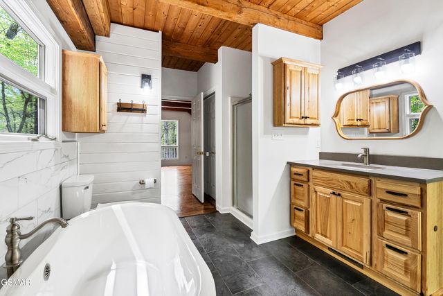 2210 Turkey Roost Road, Walland, TN 37886
