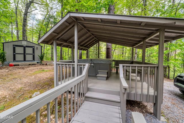 2210 Turkey Roost Road, Walland, TN 37886