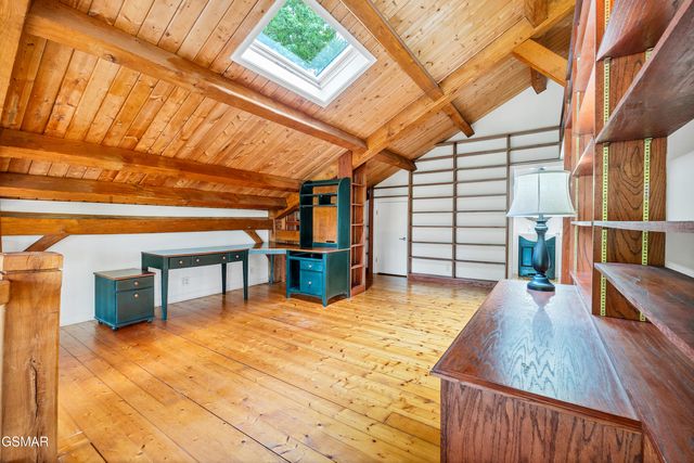 2210 Turkey Roost Road, Walland, TN 37886