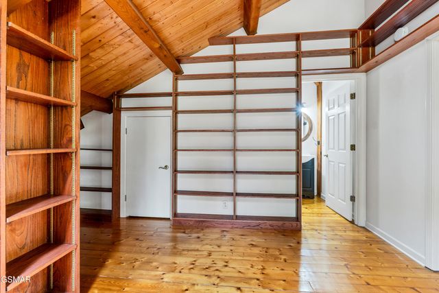 2210 Turkey Roost Road, Walland, TN 37886