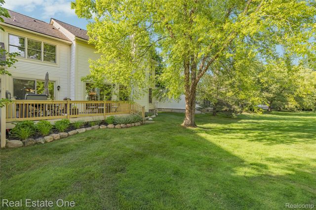 7105 Winding Brook Court, West Bloomfield Charter Township, MI 48322