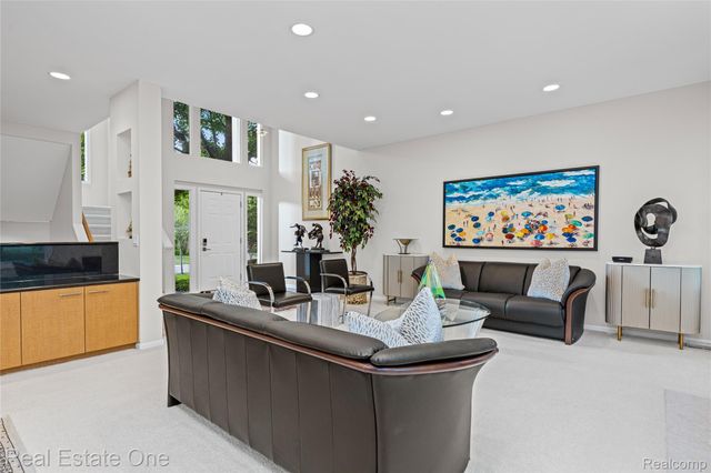 7105 Winding Brook Court, West Bloomfield Charter Township, MI 48322