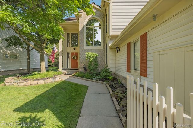 7105 Winding Brook Court, West Bloomfield Charter Township, MI 48322