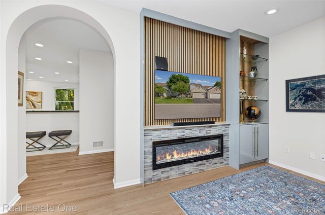 7105 Winding Brook Court, West Bloomfield Charter Township, MI 48322