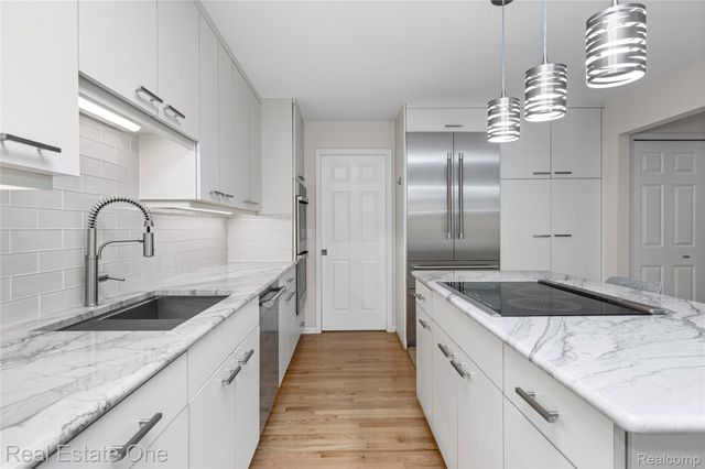 7105 Winding Brook Court, West Bloomfield Charter Township, MI 48322