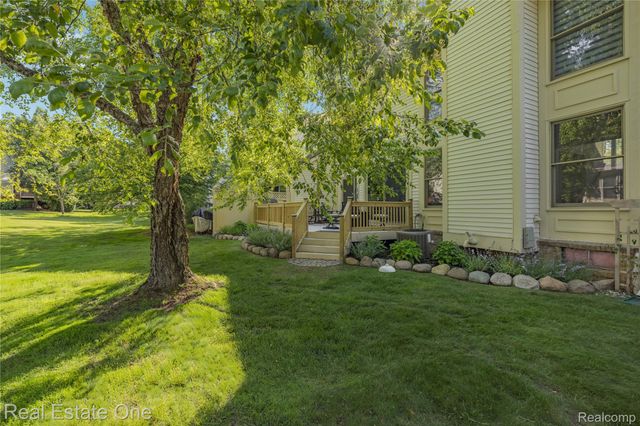 7105 Winding Brook Court, West Bloomfield Charter Township, MI 48322